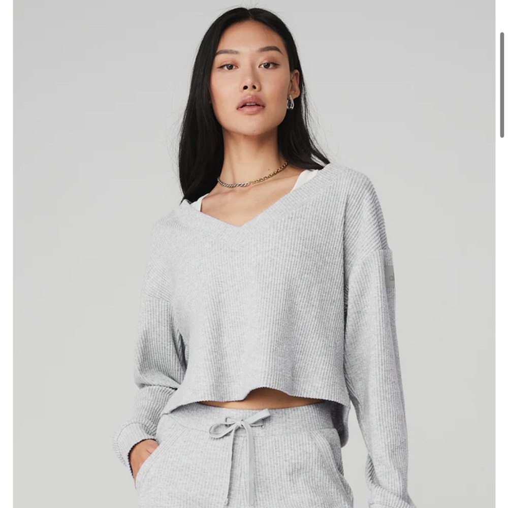 Alo yoga muse v-neck pullover